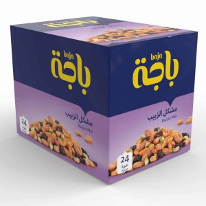 Mixed nuts with raisins